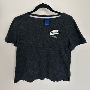 Nike Cropped Tee